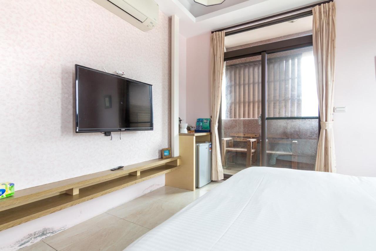Jhongshan Building Bed And Breakfast Hualien Buitenkant foto