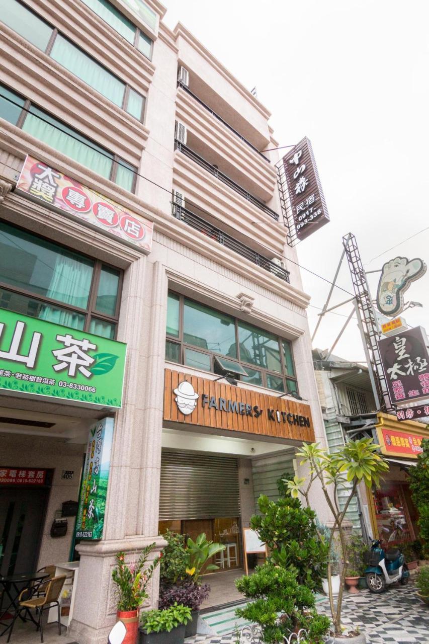 Jhongshan Building Bed And Breakfast Hualien Buitenkant foto