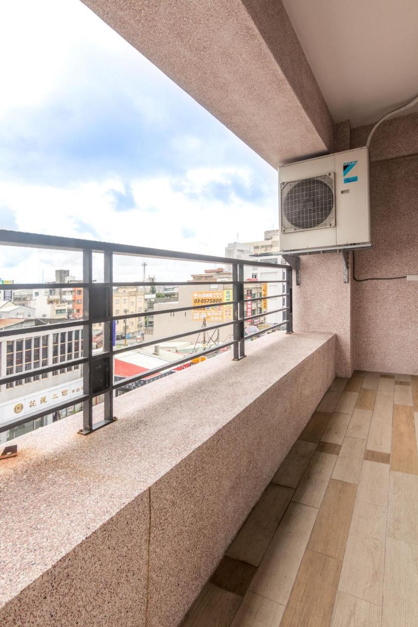 Jhongshan Building Bed And Breakfast Hualien Buitenkant foto